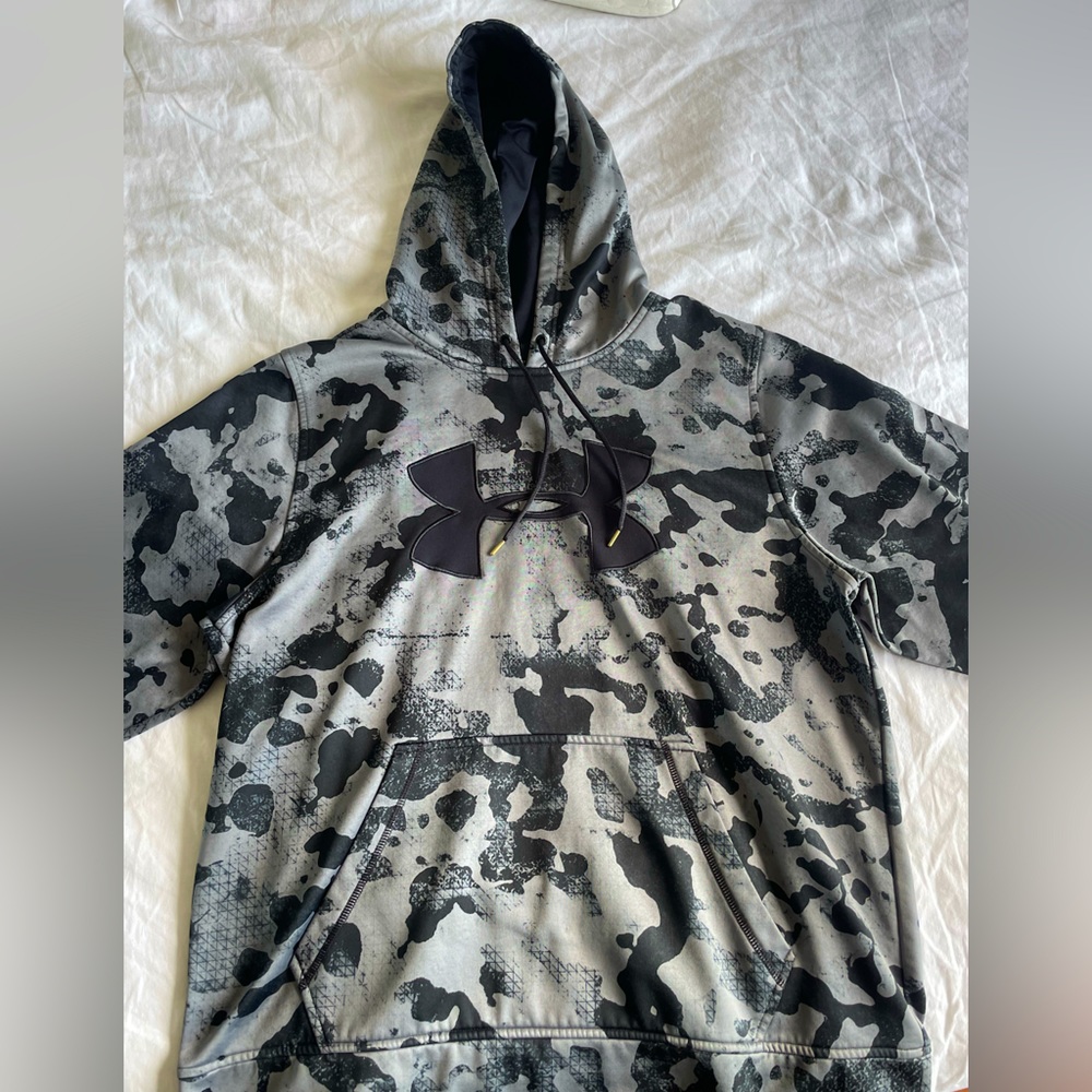 Under Armour Gray Camo Hoodie. Size L.